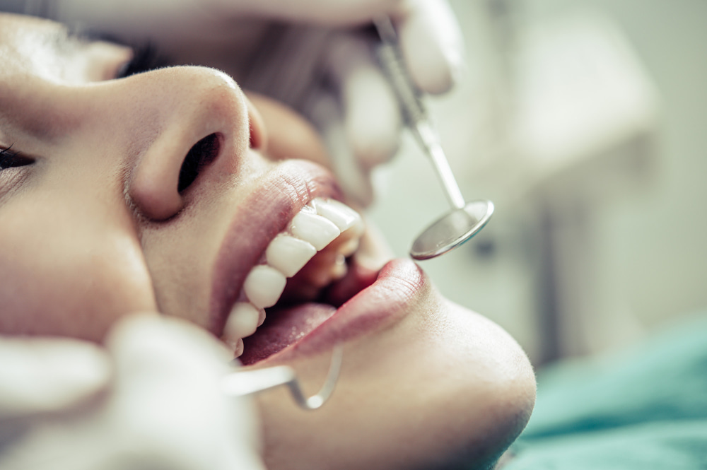 kemik-yetersizliklerinde-implant-tedavisi.jpg